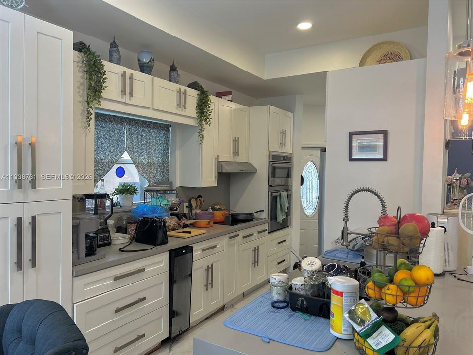 For Sale: $530,000 (3 beds, 2 baths, 1077 Square Feet)