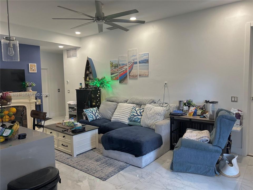 For Sale: $530,000 (3 beds, 2 baths, 1077 Square Feet)