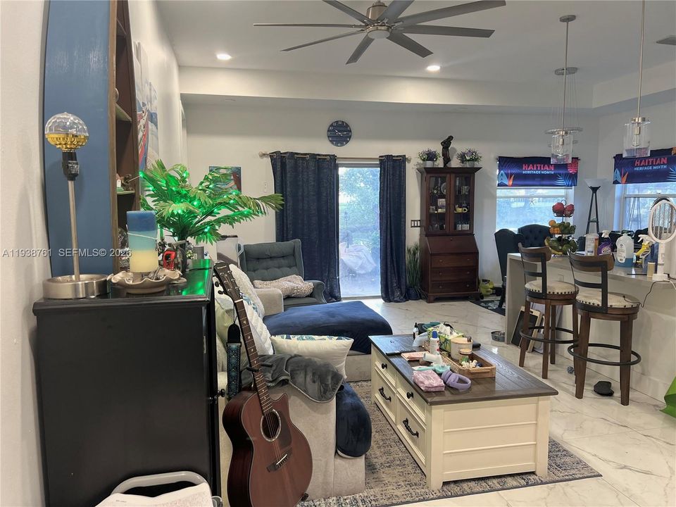 For Sale: $530,000 (3 beds, 2 baths, 1077 Square Feet)