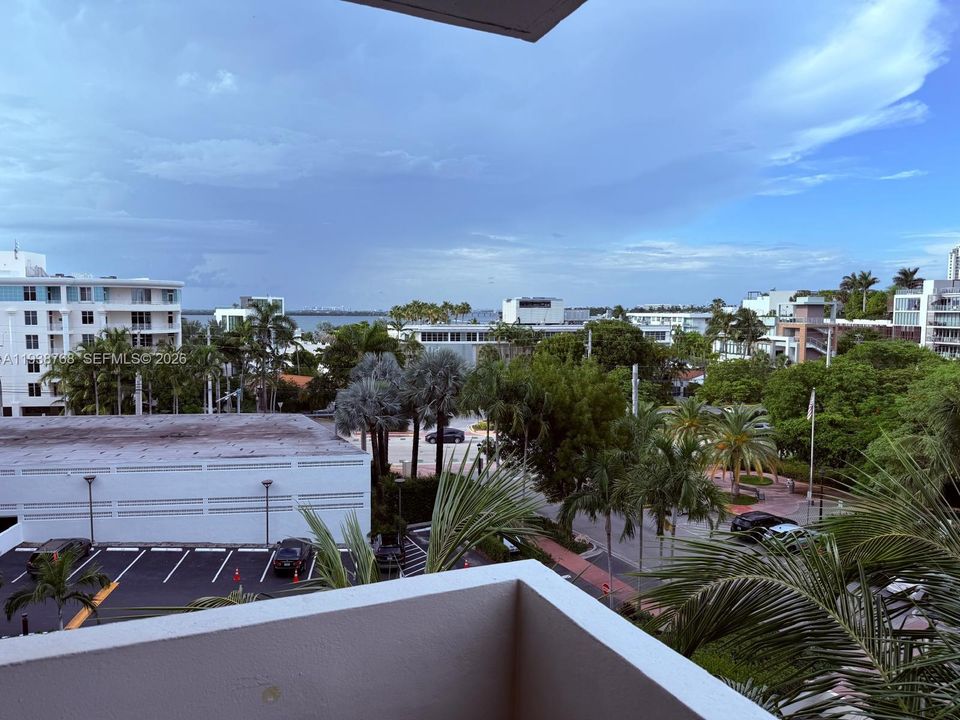 出租: $4,300 (1 贝兹, 1 浴室, 985 平方英尺)