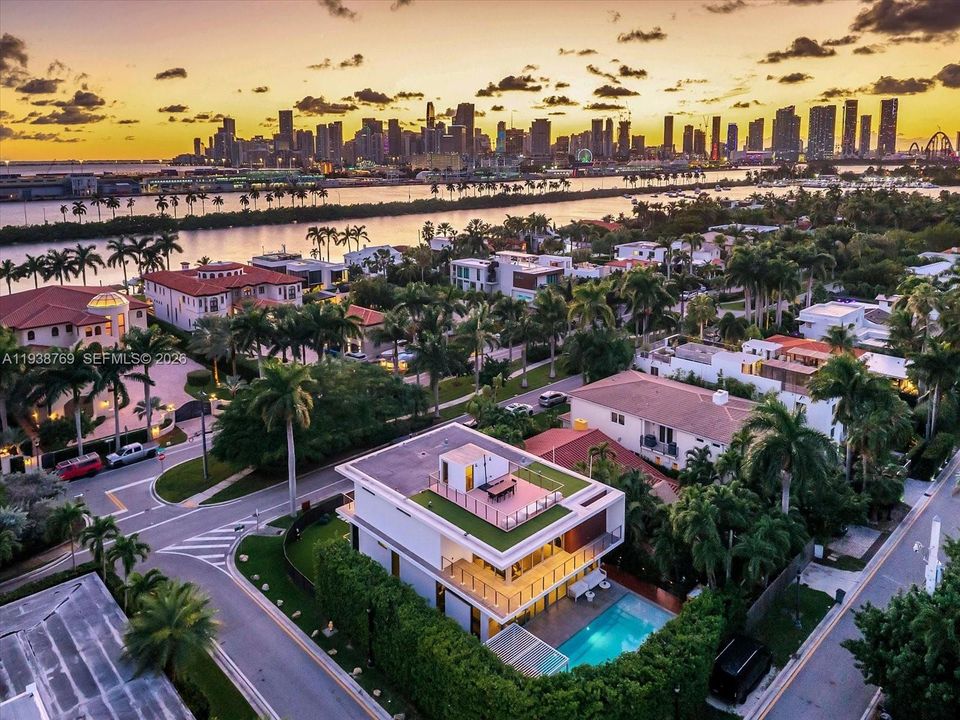 En Renta: $34,000 (6 camas, 6 baños, 4385 Pies cuadrados)