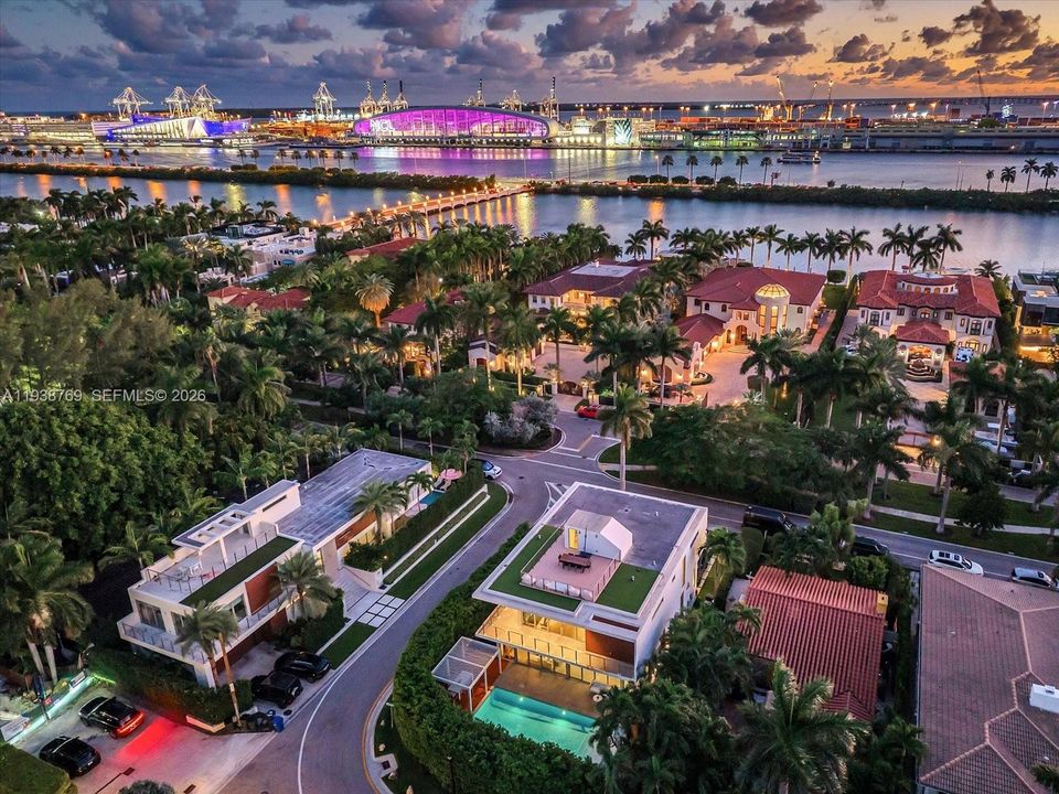 En Renta: $34,000 (6 camas, 6 baños, 4385 Pies cuadrados)