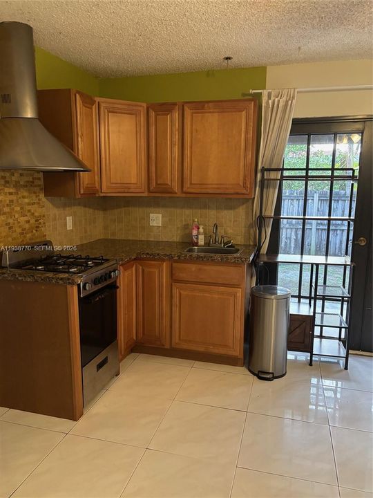 На продажу: $619,000 (4 спален, 3 ванн, 1875 Квадратных фут)