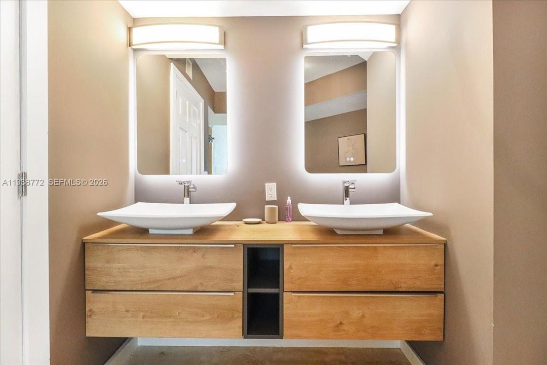 En Venta: $1,499,000 (2 camas, 2 baños, 1680 Pies cuadrados)