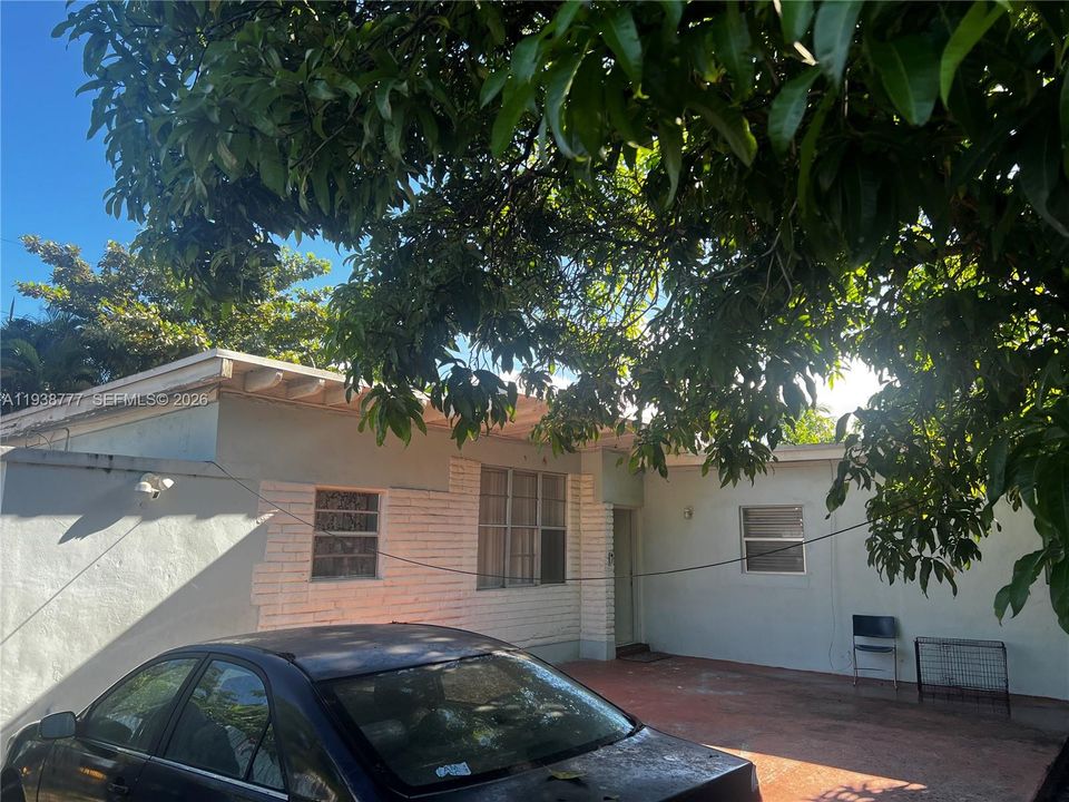 For Sale: $650,000 (3 beds, 1 baths, 1584 Square Feet)