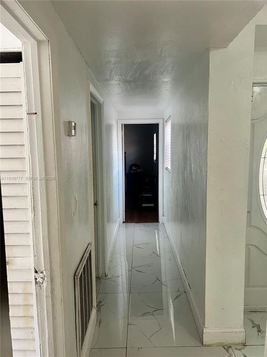 For Sale: $650,000 (3 beds, 1 baths, 1584 Square Feet)