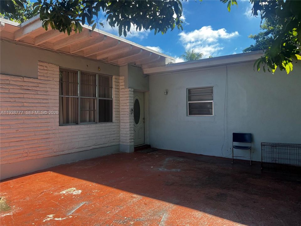 For Sale: $650,000 (3 beds, 1 baths, 1584 Square Feet)