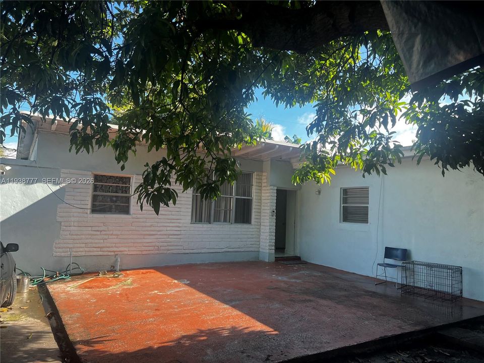 For Sale: $650,000 (3 beds, 1 baths, 1584 Square Feet)