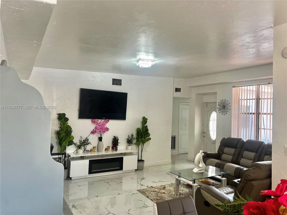 For Sale: $650,000 (3 beds, 1 baths, 1584 Square Feet)