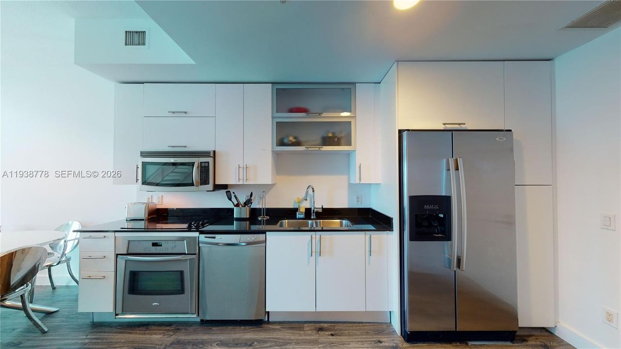 В аренду: $3,300 (1 спален, 1 ванн, 780 Квадратных фут)