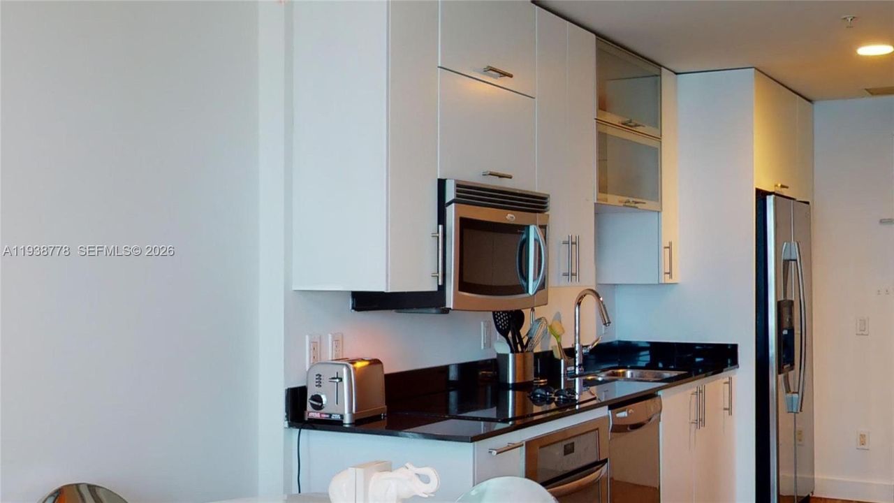 В аренду: $3,300 (1 спален, 1 ванн, 780 Квадратных фут)