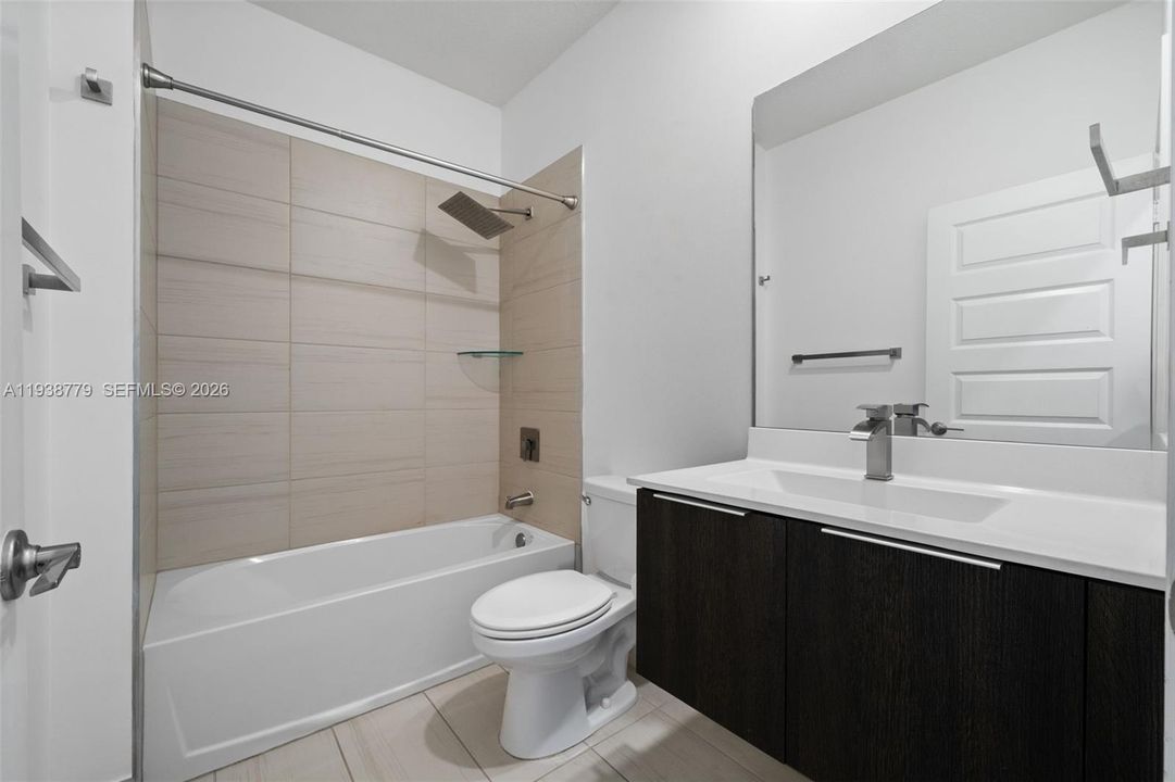 En Venta: $835,000 (4 camas, 3 baños, 2020 Pies cuadrados)