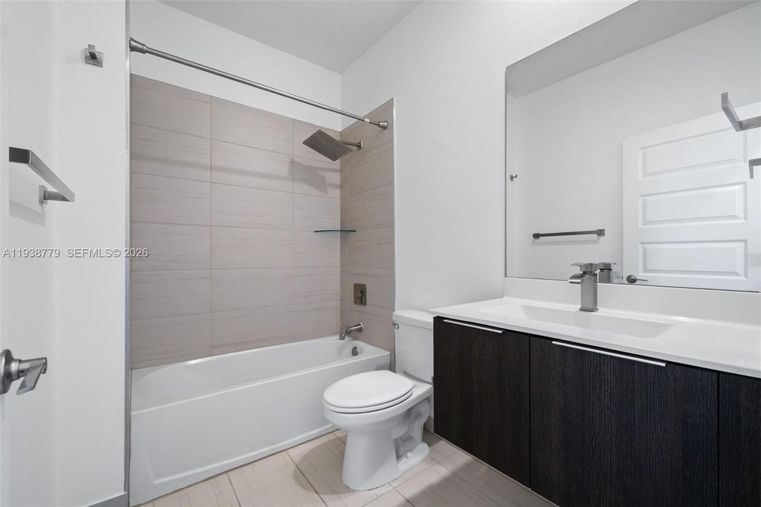 En Venta: $835,000 (4 camas, 3 baños, 2020 Pies cuadrados)