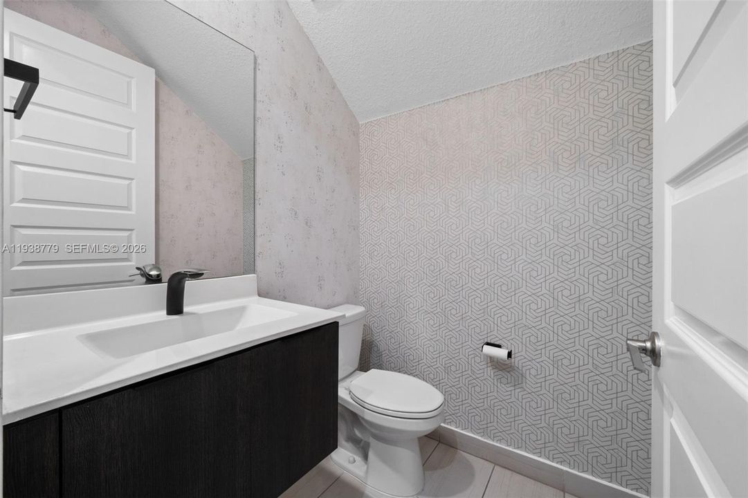 En Venta: $835,000 (4 camas, 3 baños, 2020 Pies cuadrados)