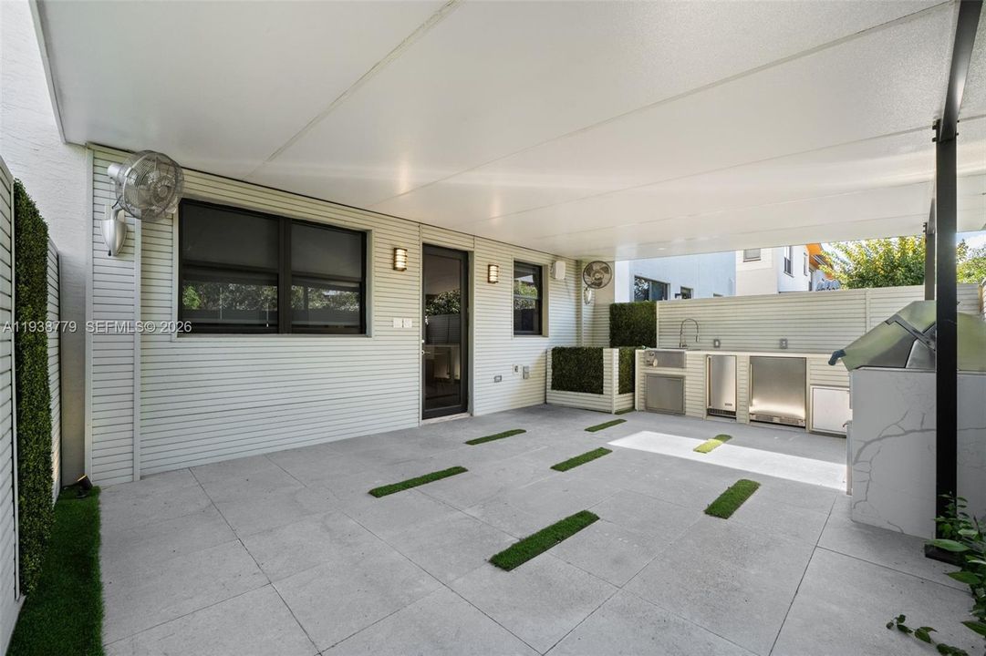 En Venta: $835,000 (4 camas, 3 baños, 2020 Pies cuadrados)