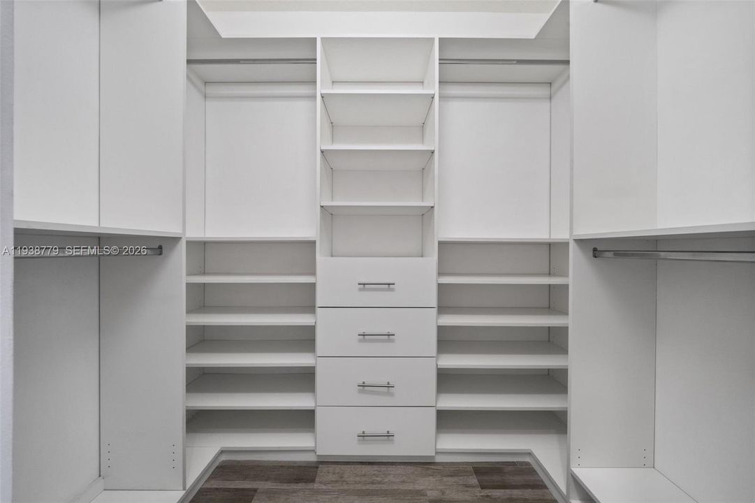 En Venta: $835,000 (4 camas, 3 baños, 2020 Pies cuadrados)