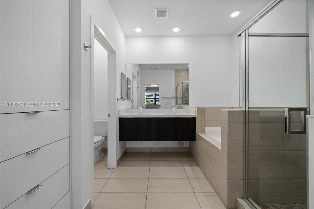 En Venta: $835,000 (4 camas, 3 baños, 2020 Pies cuadrados)