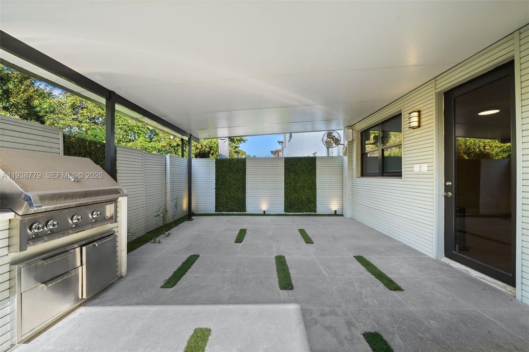 En Venta: $835,000 (4 camas, 3 baños, 2020 Pies cuadrados)