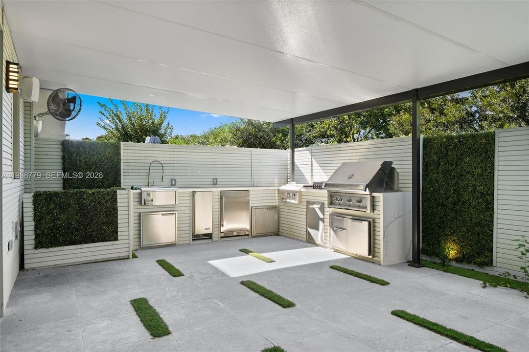 En Venta: $835,000 (4 camas, 3 baños, 2020 Pies cuadrados)