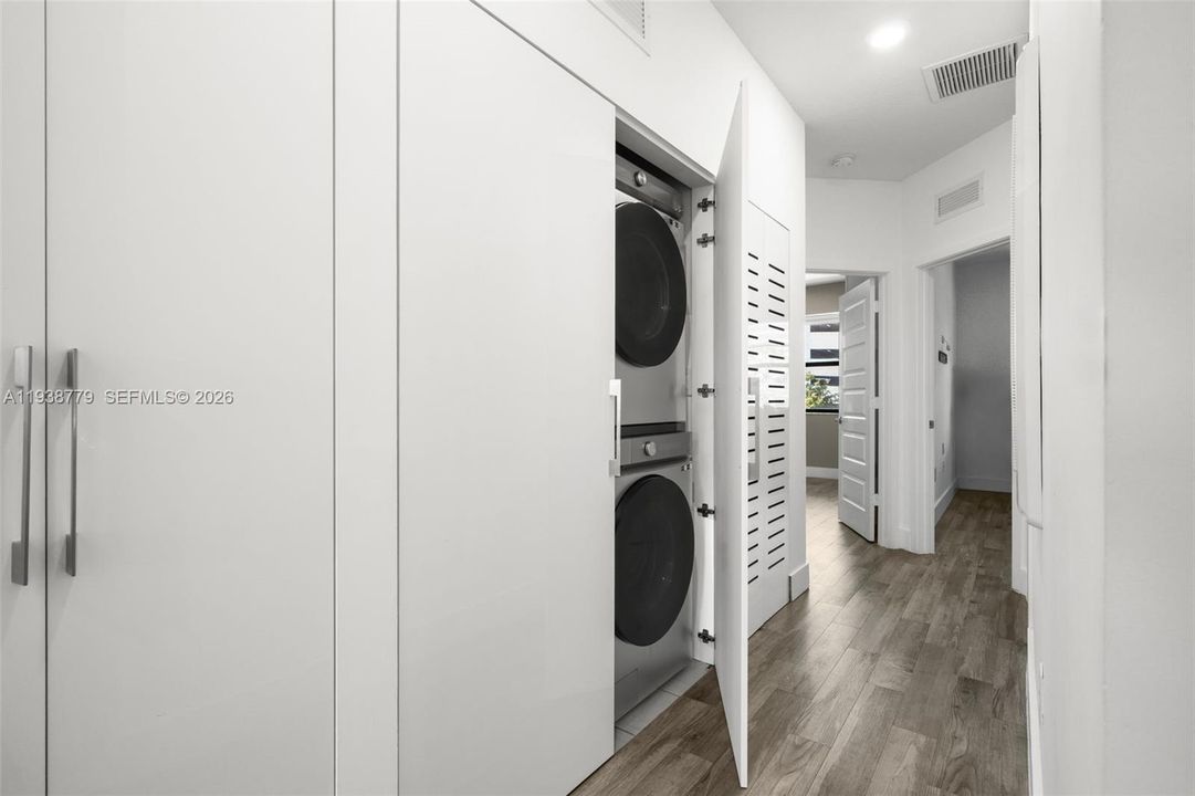 En Venta: $835,000 (4 camas, 3 baños, 2020 Pies cuadrados)