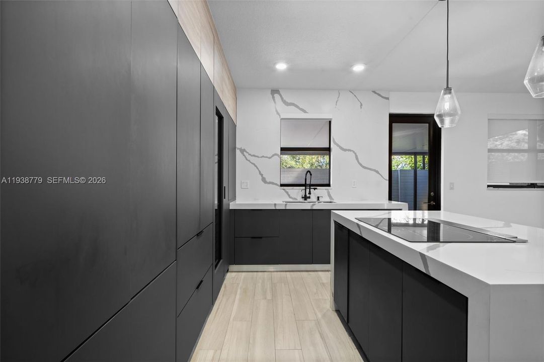 En Venta: $835,000 (4 camas, 3 baños, 2020 Pies cuadrados)