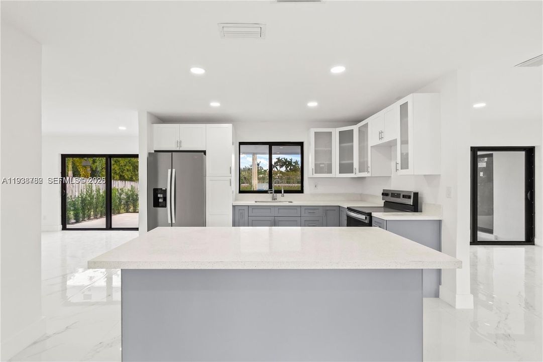 出租: $4,600 (3 贝兹, 2 浴室, 1776 平方英尺)