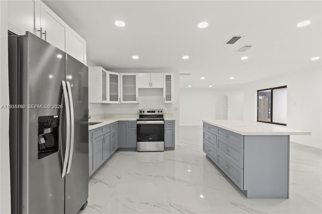 出租: $4,600 (3 贝兹, 2 浴室, 1776 平方英尺)