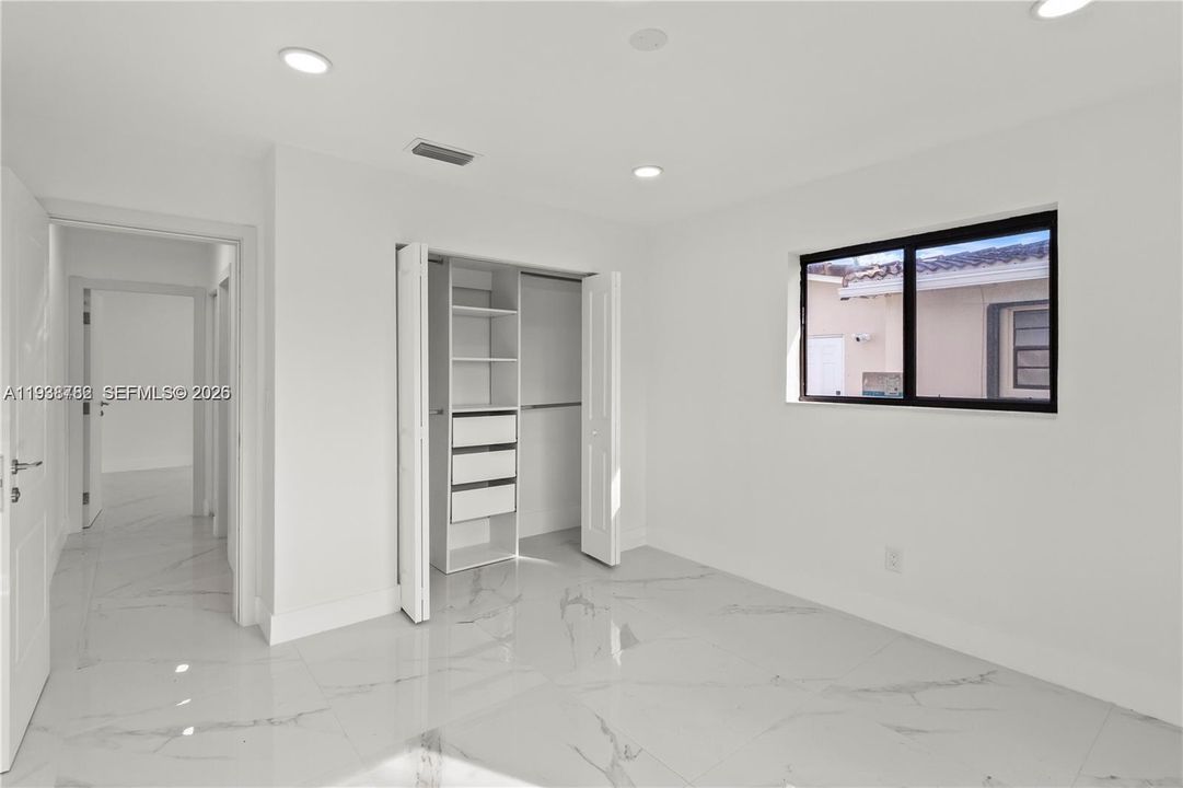 出租: $4,600 (3 贝兹, 2 浴室, 1776 平方英尺)