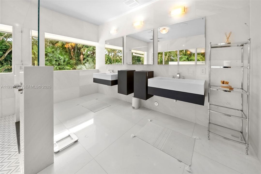 En Renta: $27,000 (4 camas, 4 baños, 6121 Pies cuadrados)