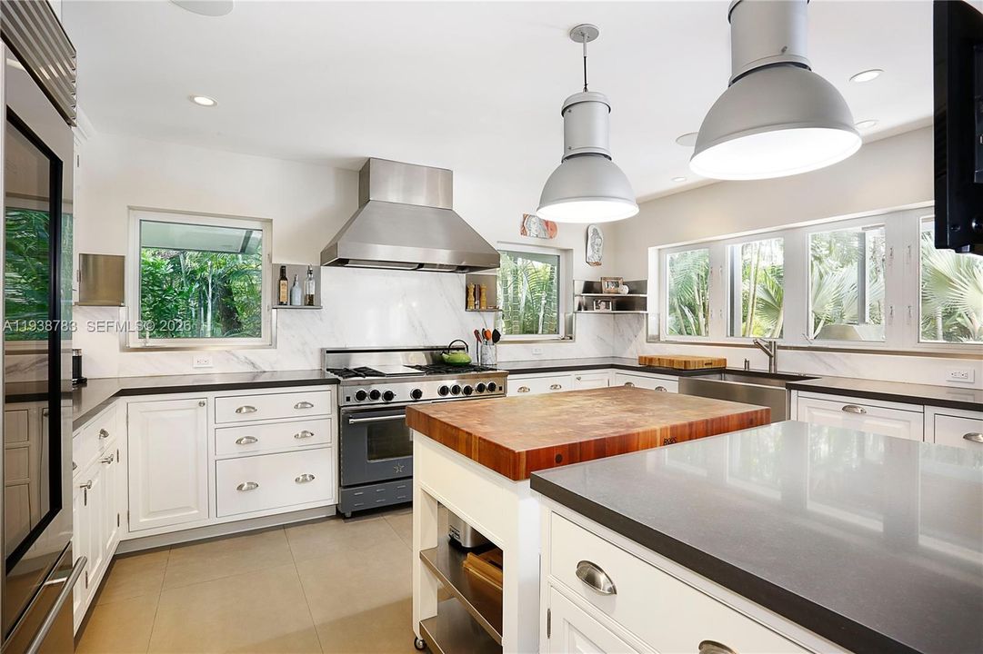 En Renta: $27,000 (4 camas, 4 baños, 6121 Pies cuadrados)