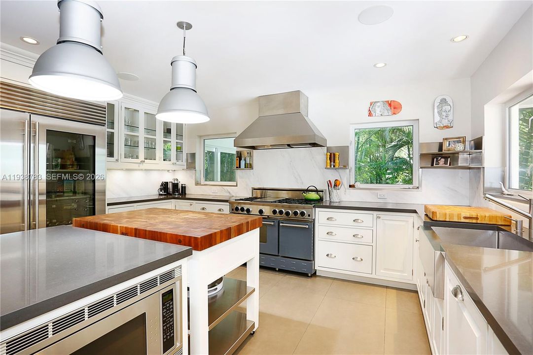 En Renta: $27,000 (4 camas, 4 baños, 6121 Pies cuadrados)