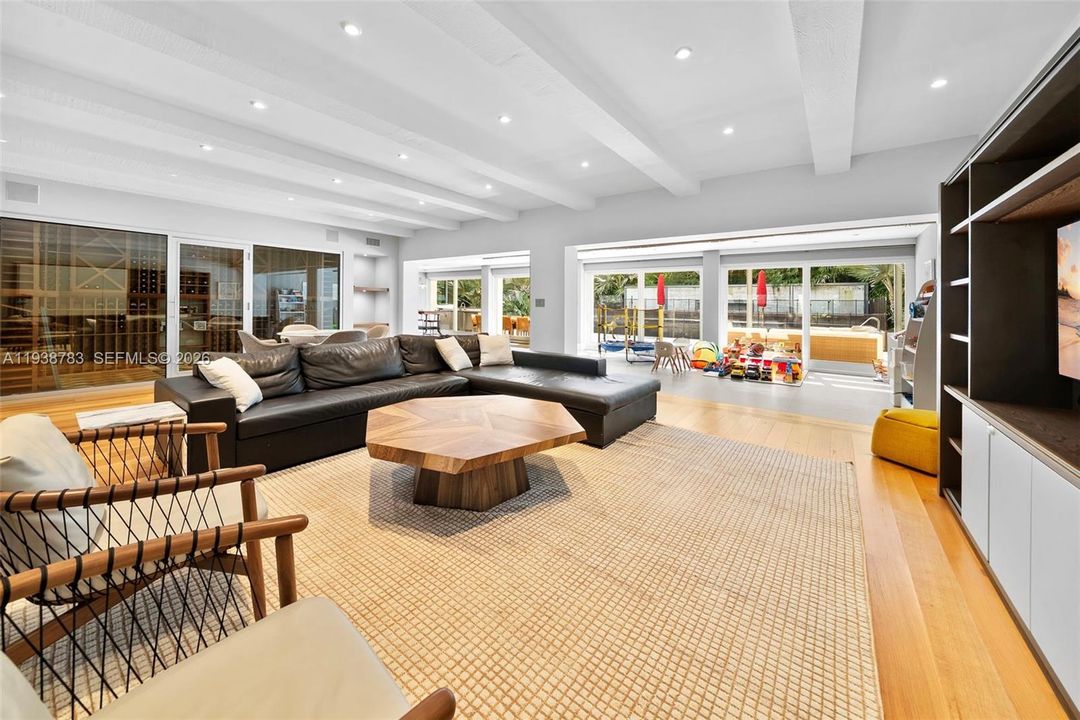 En Renta: $27,000 (4 camas, 4 baños, 6121 Pies cuadrados)