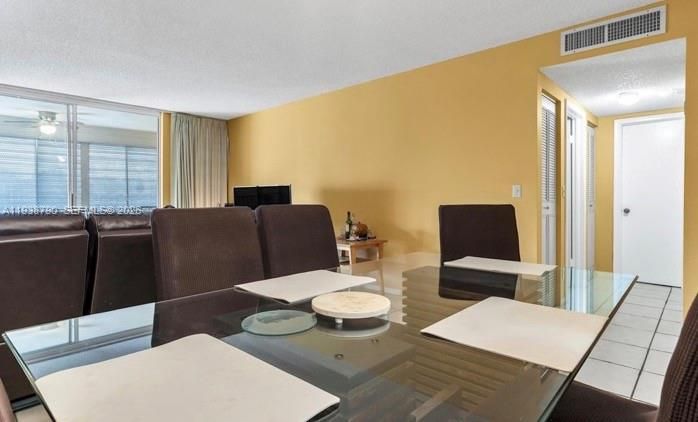 En Venta: $270,000 (2 camas, 2 baños, 1144 Pies cuadrados)