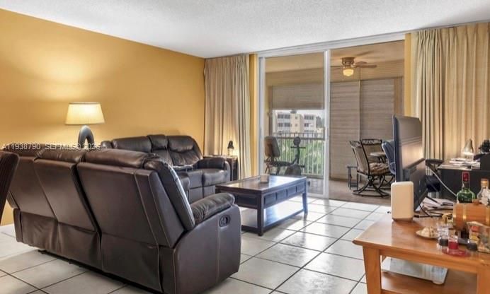 En Venta: $270,000 (2 camas, 2 baños, 1144 Pies cuadrados)