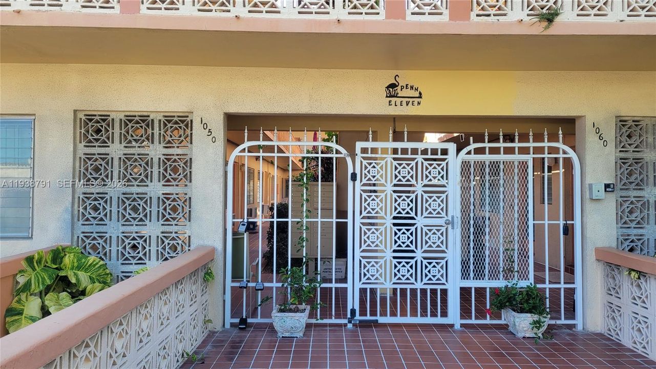 For Rent: $1,950 (0 beds, 1 baths, 380 Square Feet)