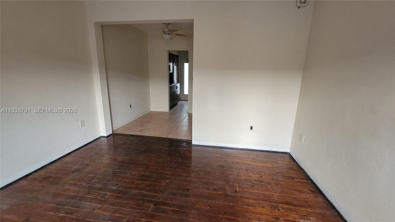 For Rent: $1,950 (0 beds, 1 baths, 380 Square Feet)