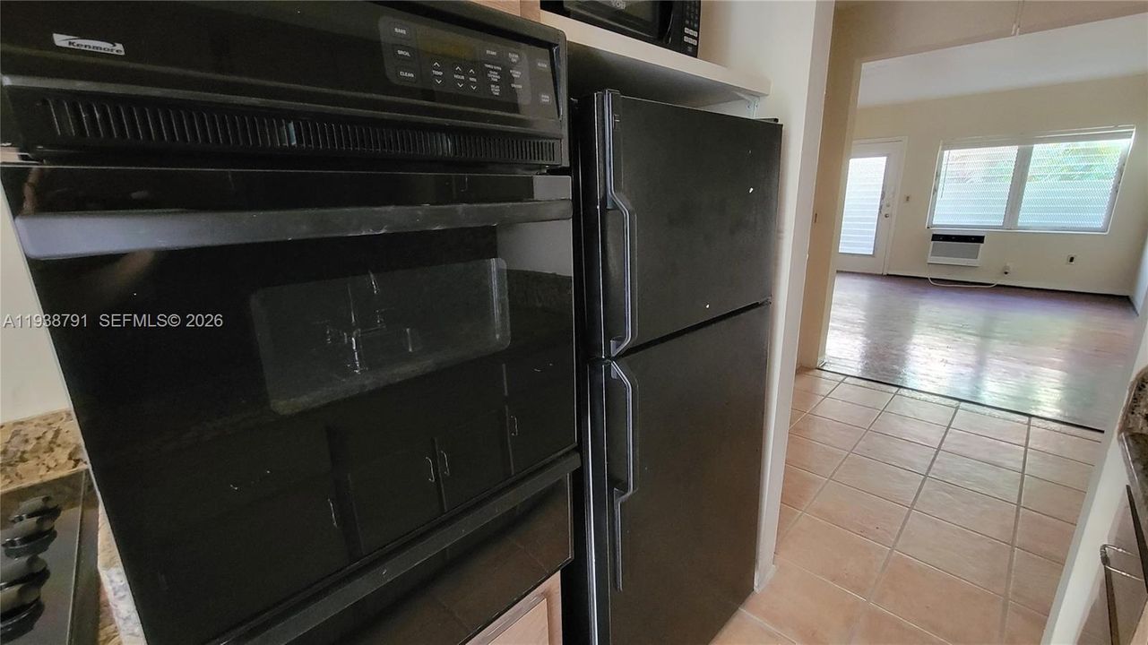 For Rent: $1,950 (0 beds, 1 baths, 380 Square Feet)