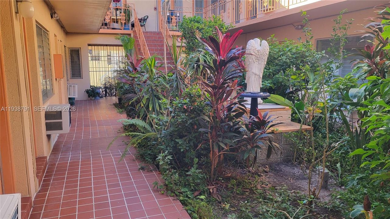 For Rent: $1,950 (0 beds, 1 baths, 380 Square Feet)