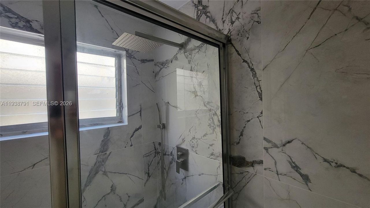 For Rent: $1,950 (0 beds, 1 baths, 380 Square Feet)