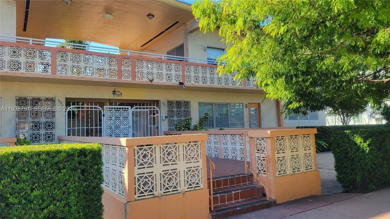 For Rent: $1,950 (0 beds, 1 baths, 380 Square Feet)