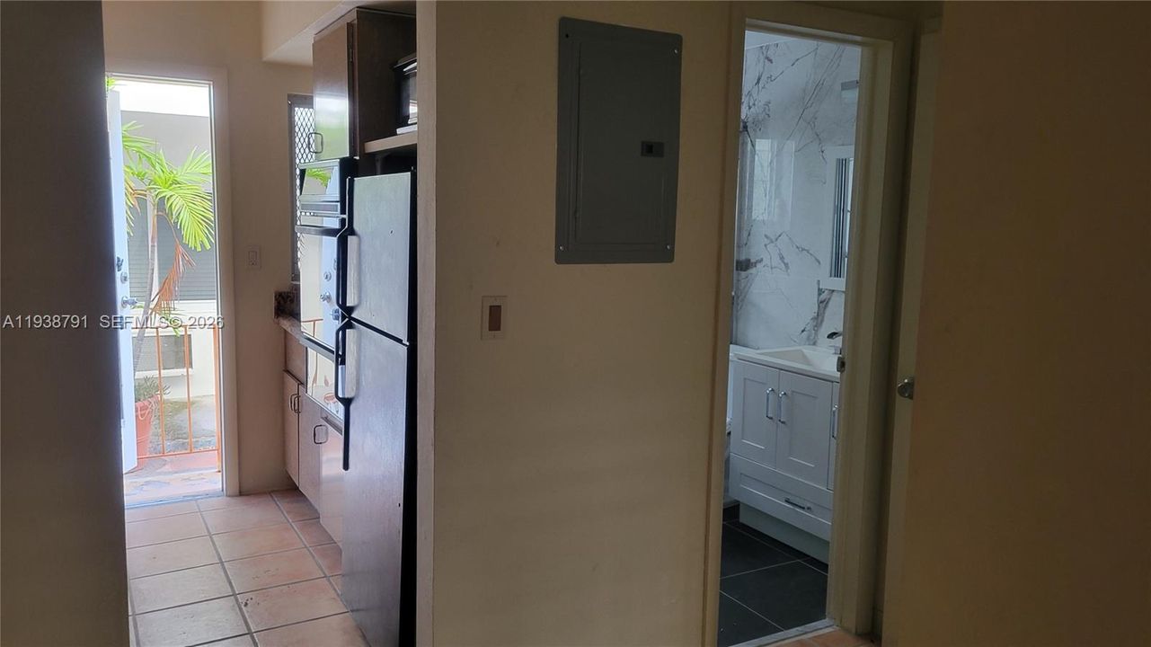 For Rent: $1,950 (0 beds, 1 baths, 380 Square Feet)