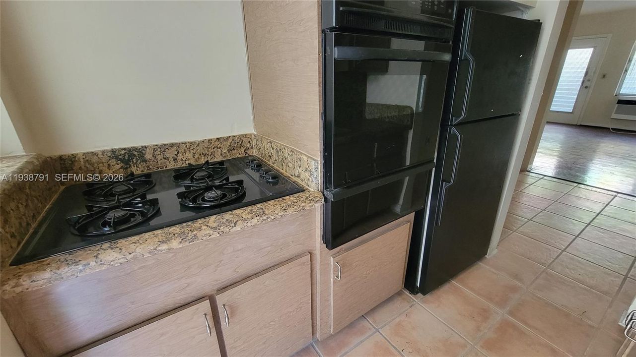 For Rent: $1,950 (0 beds, 1 baths, 380 Square Feet)