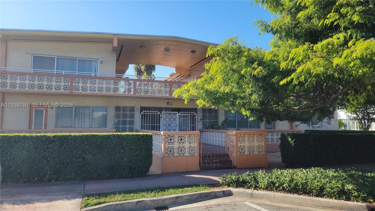 For Rent: $1,950 (0 beds, 1 baths, 380 Square Feet)