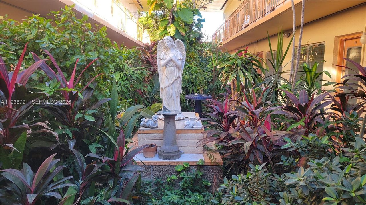 For Rent: $1,950 (0 beds, 1 baths, 380 Square Feet)