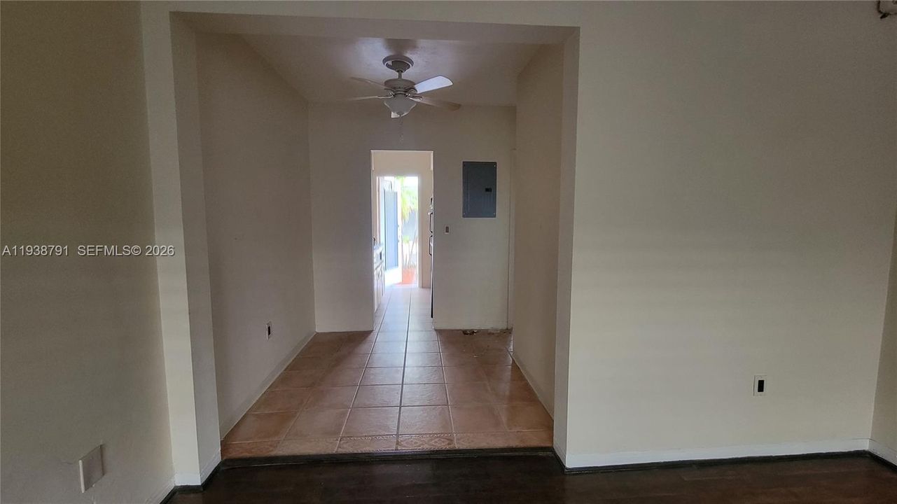 For Rent: $1,950 (0 beds, 1 baths, 380 Square Feet)