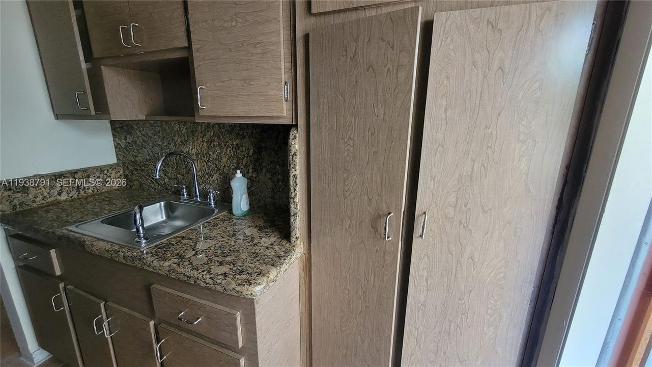 For Rent: $1,950 (0 beds, 1 baths, 380 Square Feet)