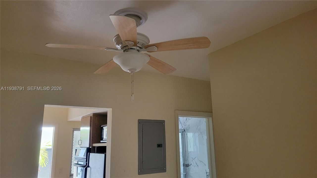 For Rent: $1,950 (0 beds, 1 baths, 380 Square Feet)