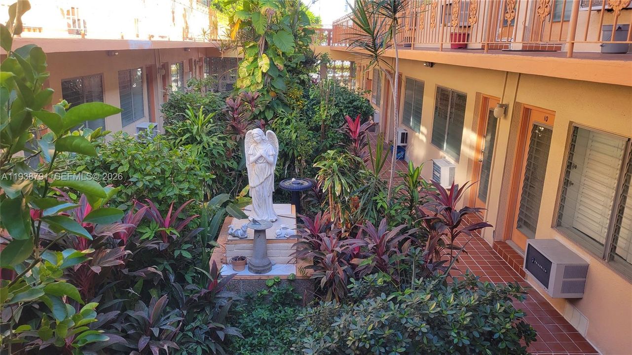 For Rent: $1,950 (0 beds, 1 baths, 380 Square Feet)