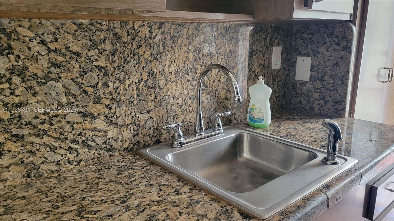 For Rent: $1,950 (0 beds, 1 baths, 380 Square Feet)