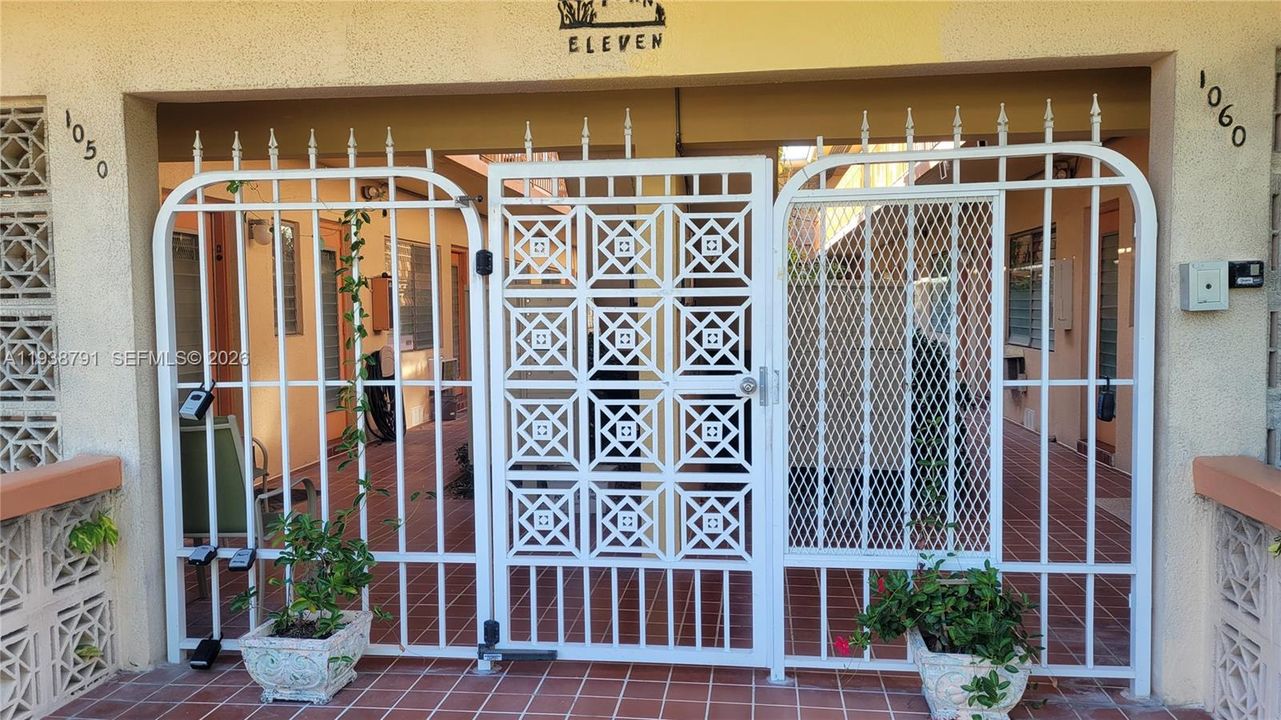 For Rent: $1,950 (0 beds, 1 baths, 380 Square Feet)